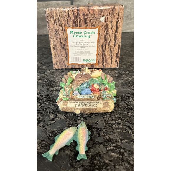 Enesco Moose Creek Crossing Ollie Olsen 1995 Wall Plaque Fish Danglers #144819 - Picture 1 of 6
